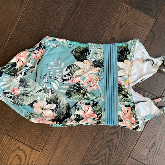 COPY - Super flattering & supportive one piece azura swimsuit - Picture 2 of 4